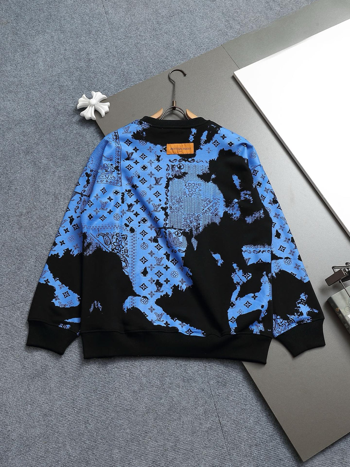 Classic Fashion Sweater-1050