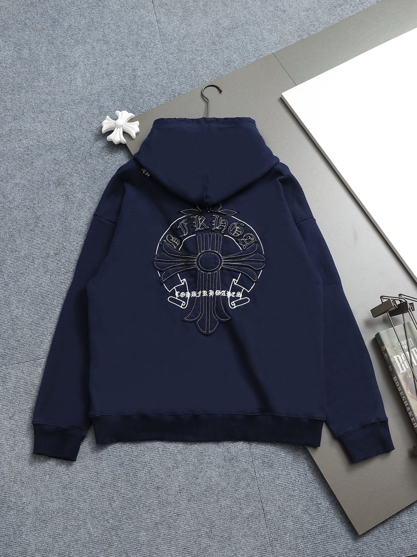 Classic Fit Hoodie-1016
