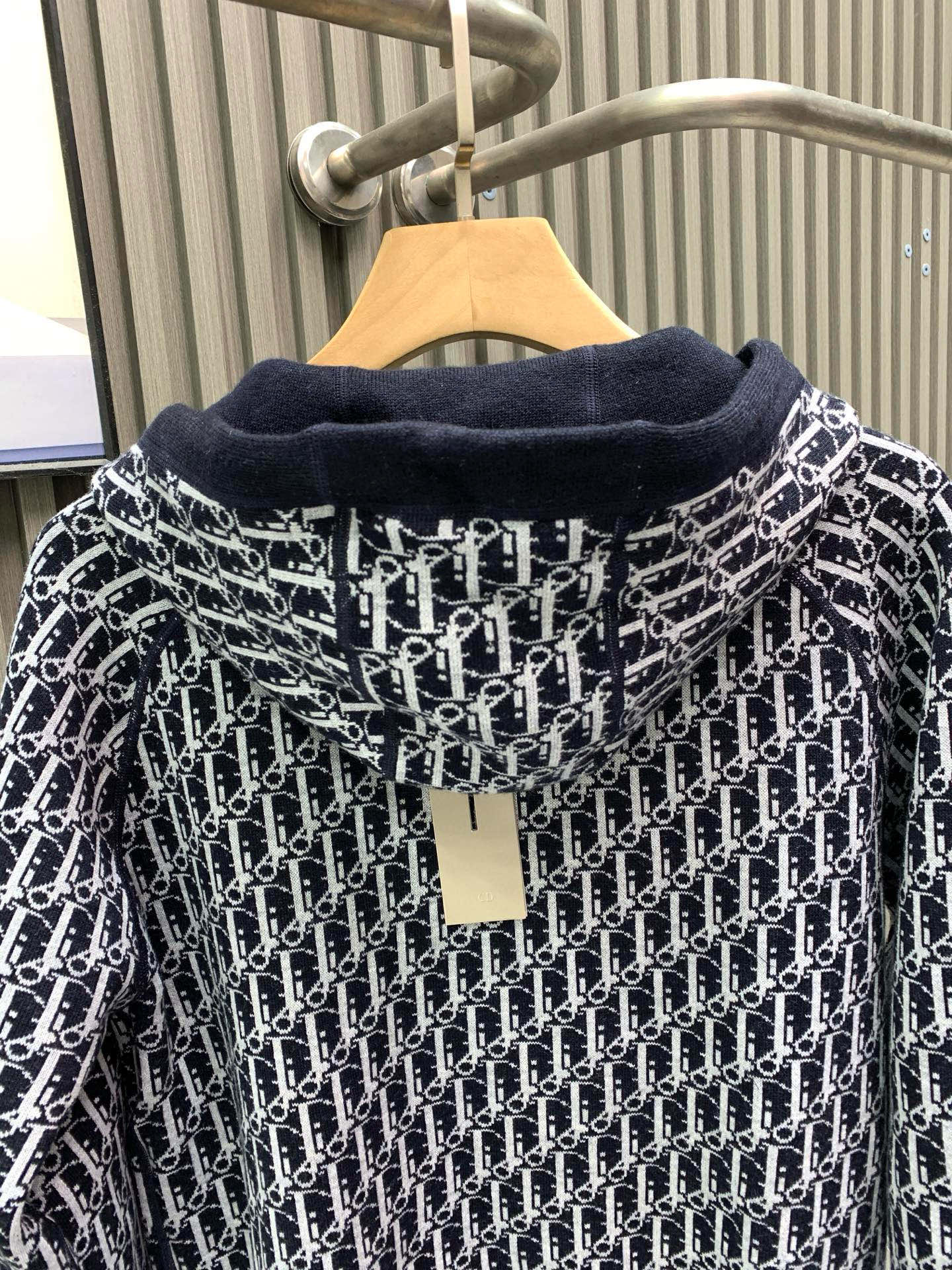 Classic Fashion Sweater-1083