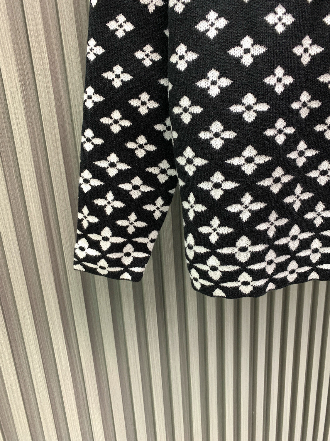 Classic Fashion Sweater-1065
