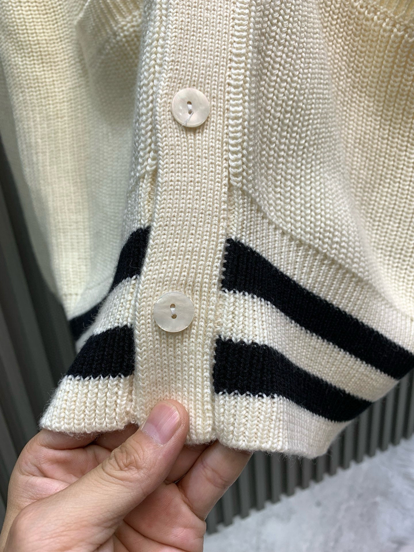 Classic Fashion Sweater-1095