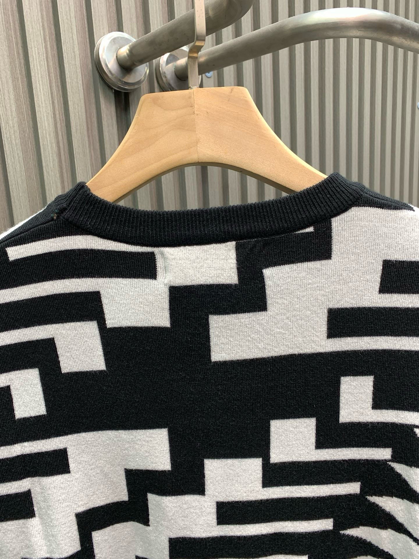 Classic Fashion Sweater-1126