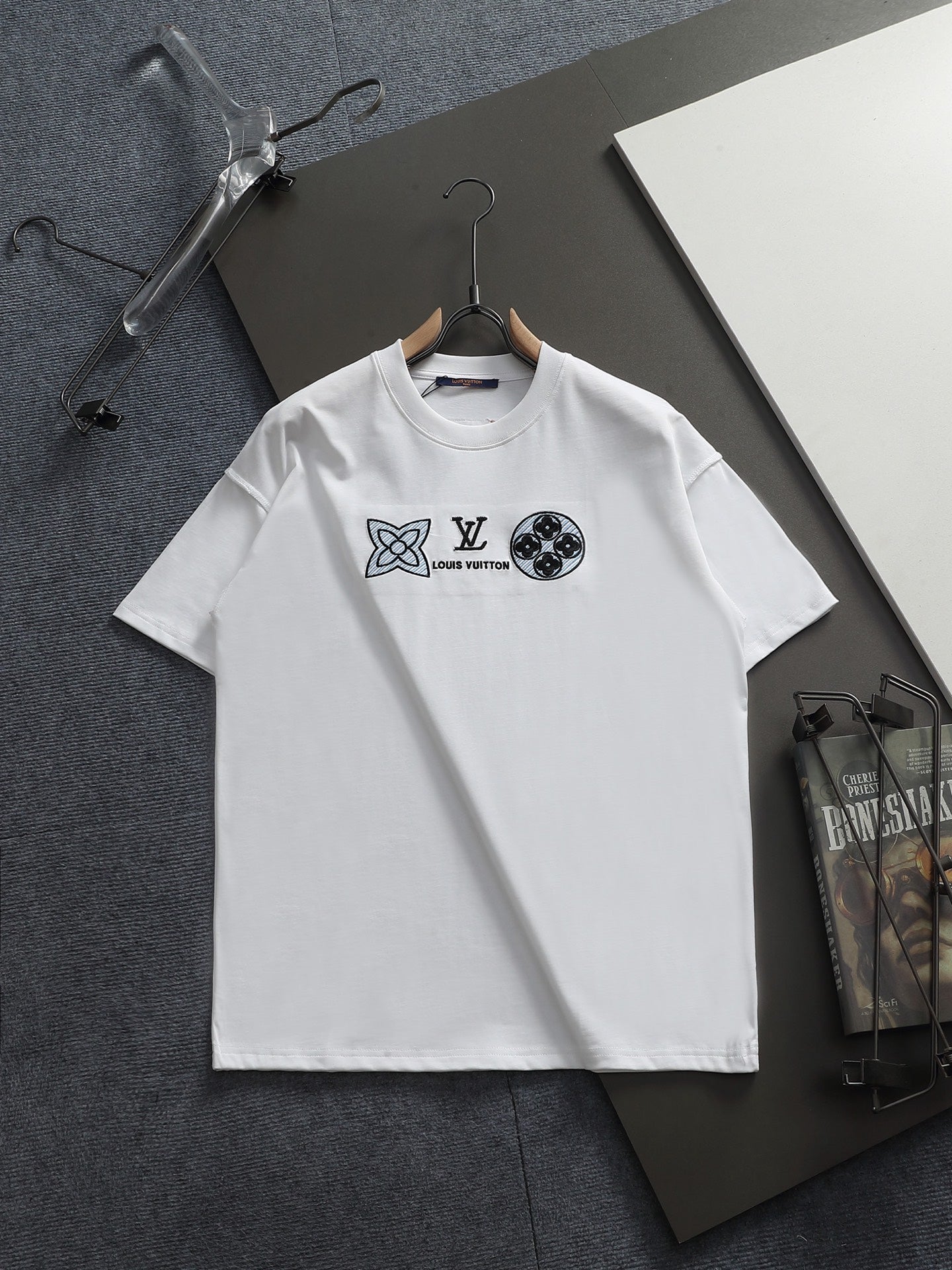 Classic T-shirt-320