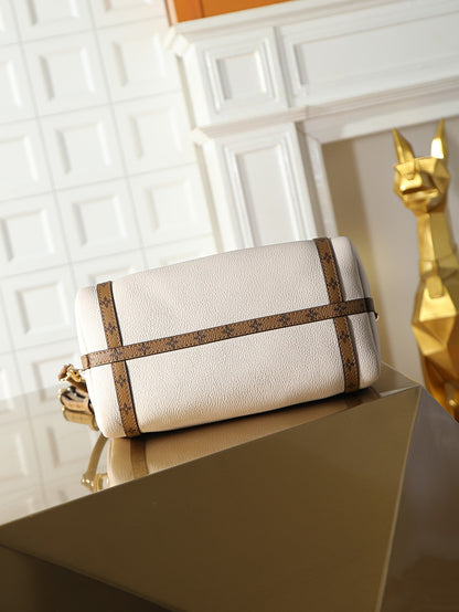 2026 Classic Everyday Bag-261070