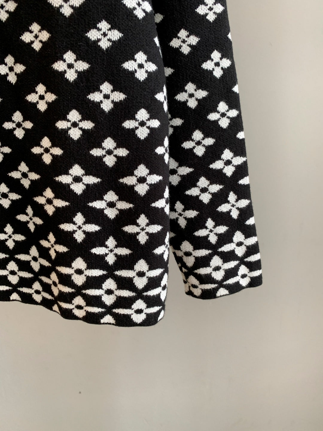 Classic Fashion Sweater-1147