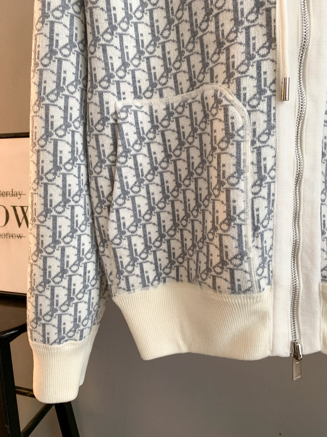 Classic Fit Hoodie-1100